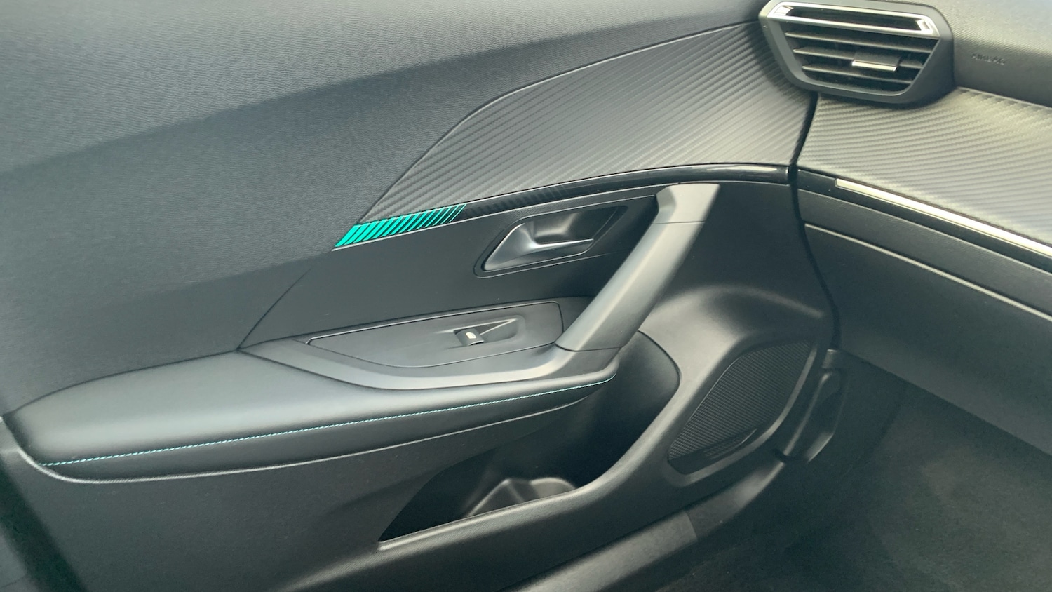 Used Peugeot 2008 2022 for sale - 76372204: Photo 41