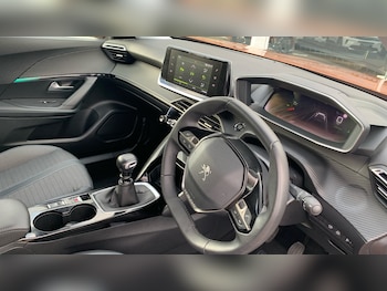 Used Peugeot 2008 2022 for sale - 76372204: Photo