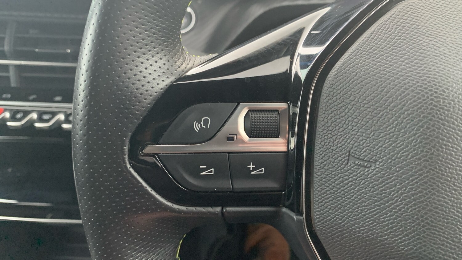 Used Peugeot 2008 2022 for sale - 76419733: Photo 23