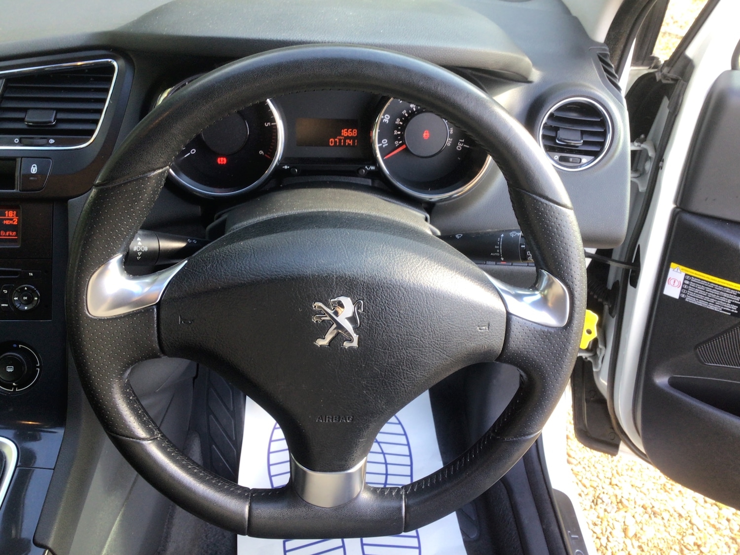 Used Peugeot 5008 2014 for sale - 76514365: Photo 16