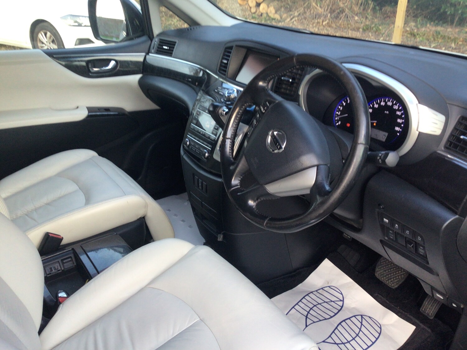 Used Nissan Elgrand 2024 for sale - 76711925: Photo 14