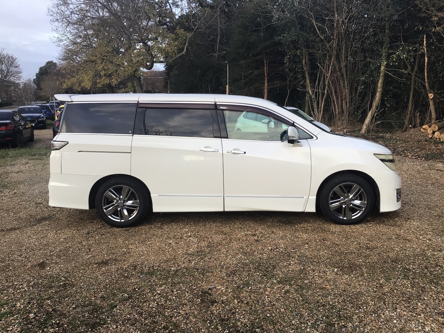 Used Nissan Elgrand 2024 for sale - 76711925: Photo 3