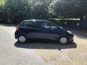 Used Toyota Yaris 2010 for sale - 76514340: Photo