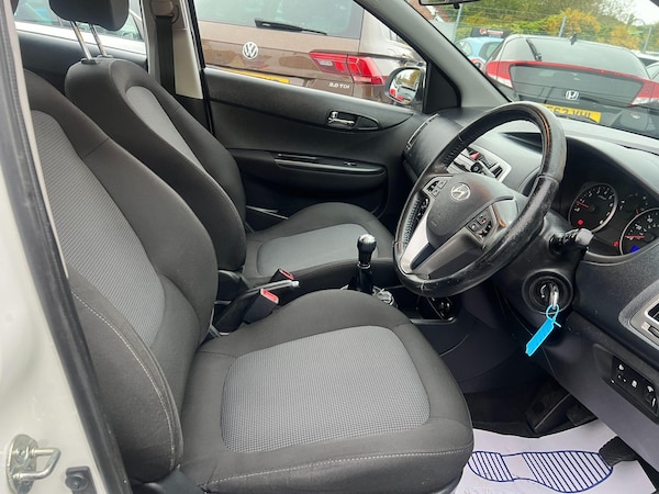 Used Hyundai i20 2013 for sale - 76307653: Photo 20