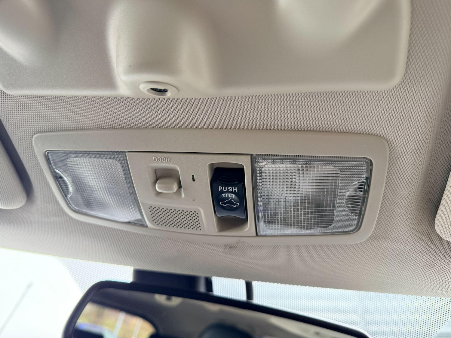 Used Mitsubishi Outlander 2017 for sale - 76898562: Photo 24