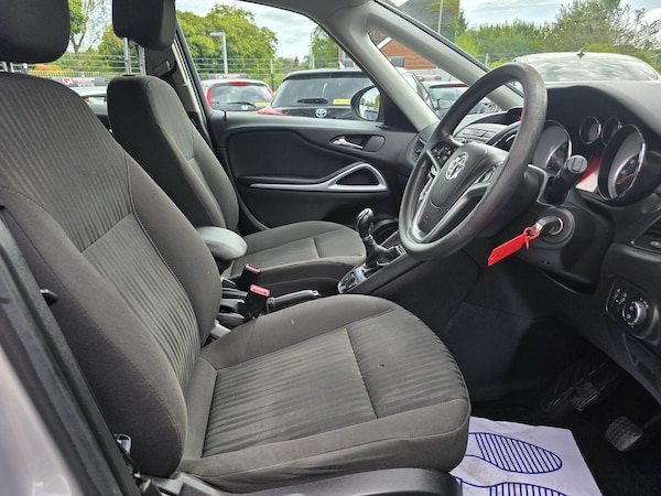 Used Vauxhall Zafira Tourer 2015 for sale - 75553098: Photo 25