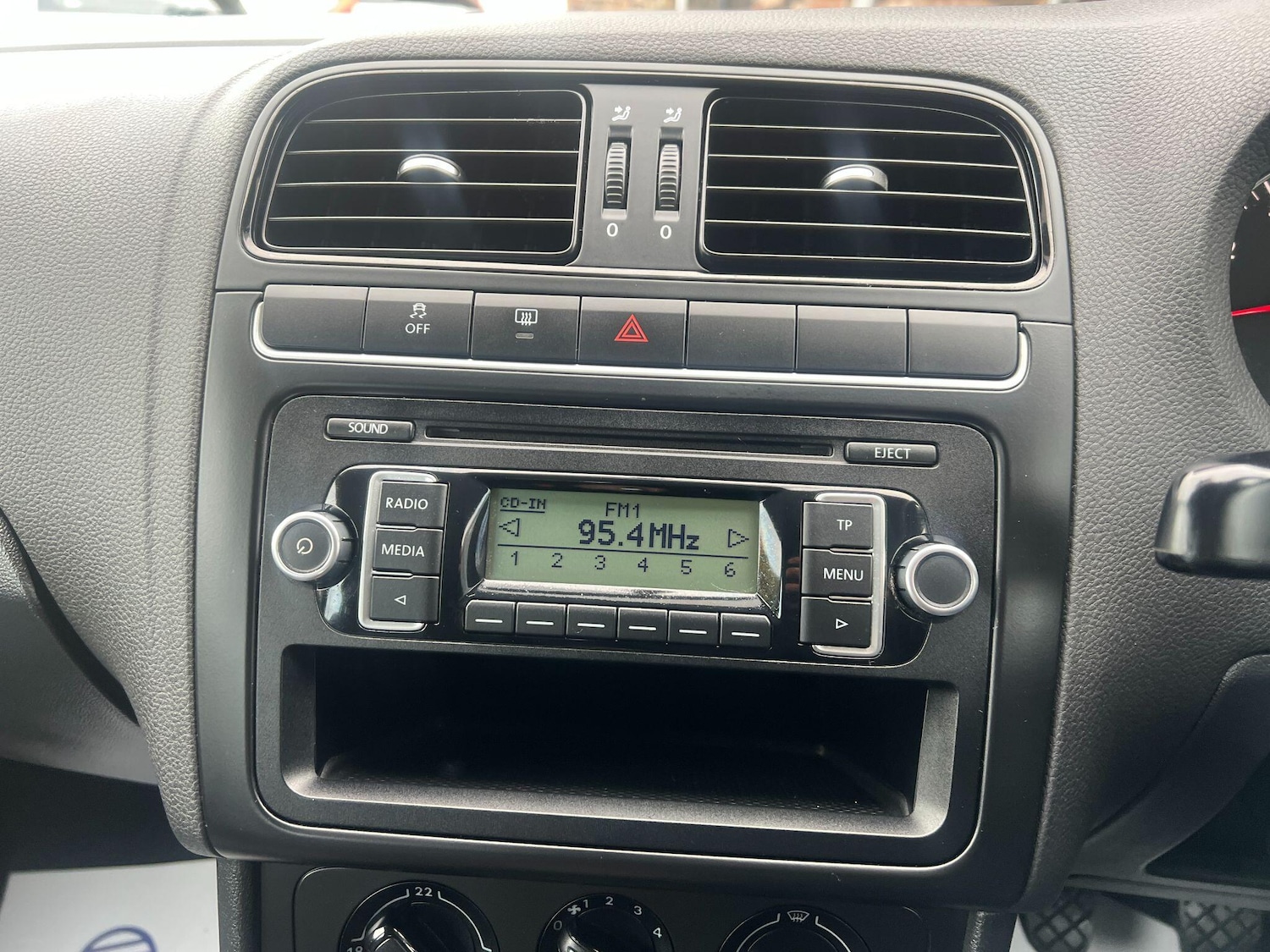 Used Volkswagen Polo 2010 for sale - 76337401: Photo 24