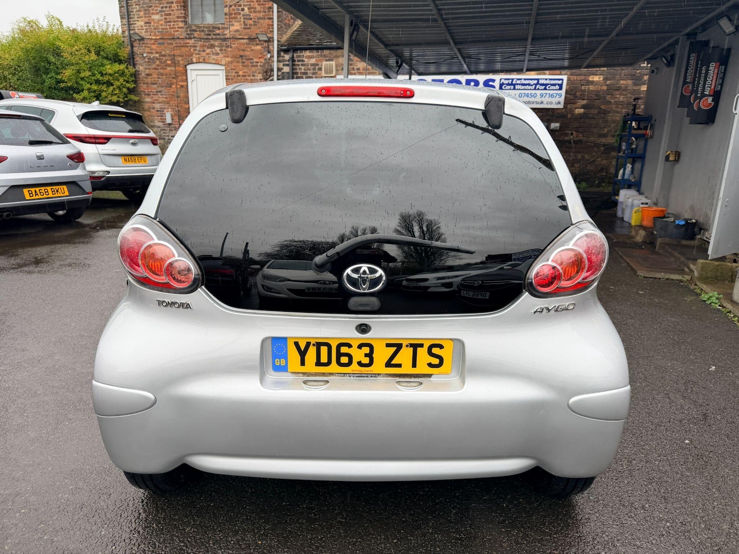 Used Toyota AYGO 2013 for sale - 76537609: Photo 11