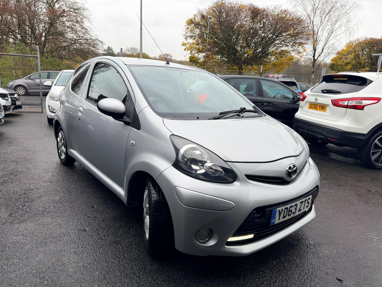 Used Toyota AYGO 2013 for sale - 76537609: Photo 2