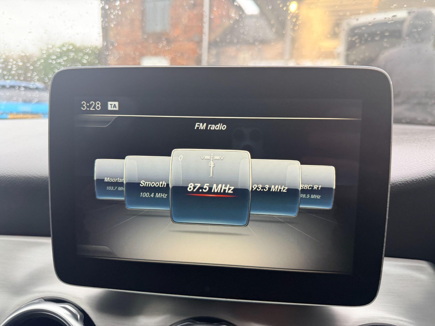 Used Mercedes-Benz GLA 2017 for sale - 77538060: Photo 37