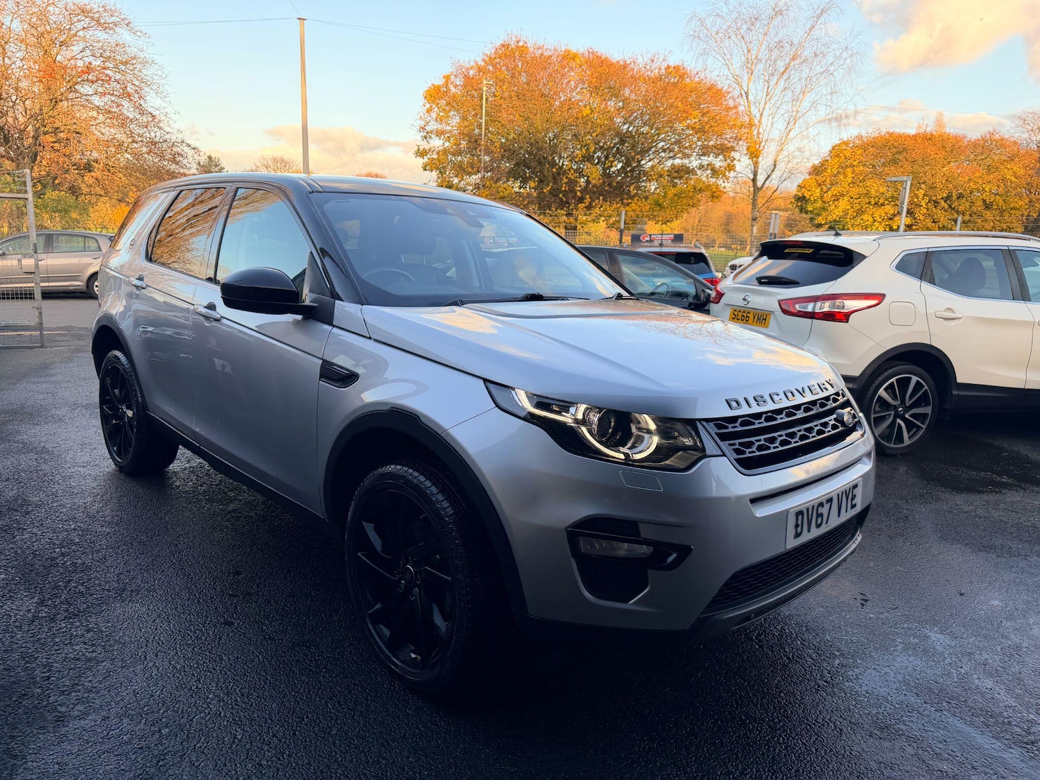 Used Land Rover Discovery Sport 2017 for sale - 76522261: Photo 2