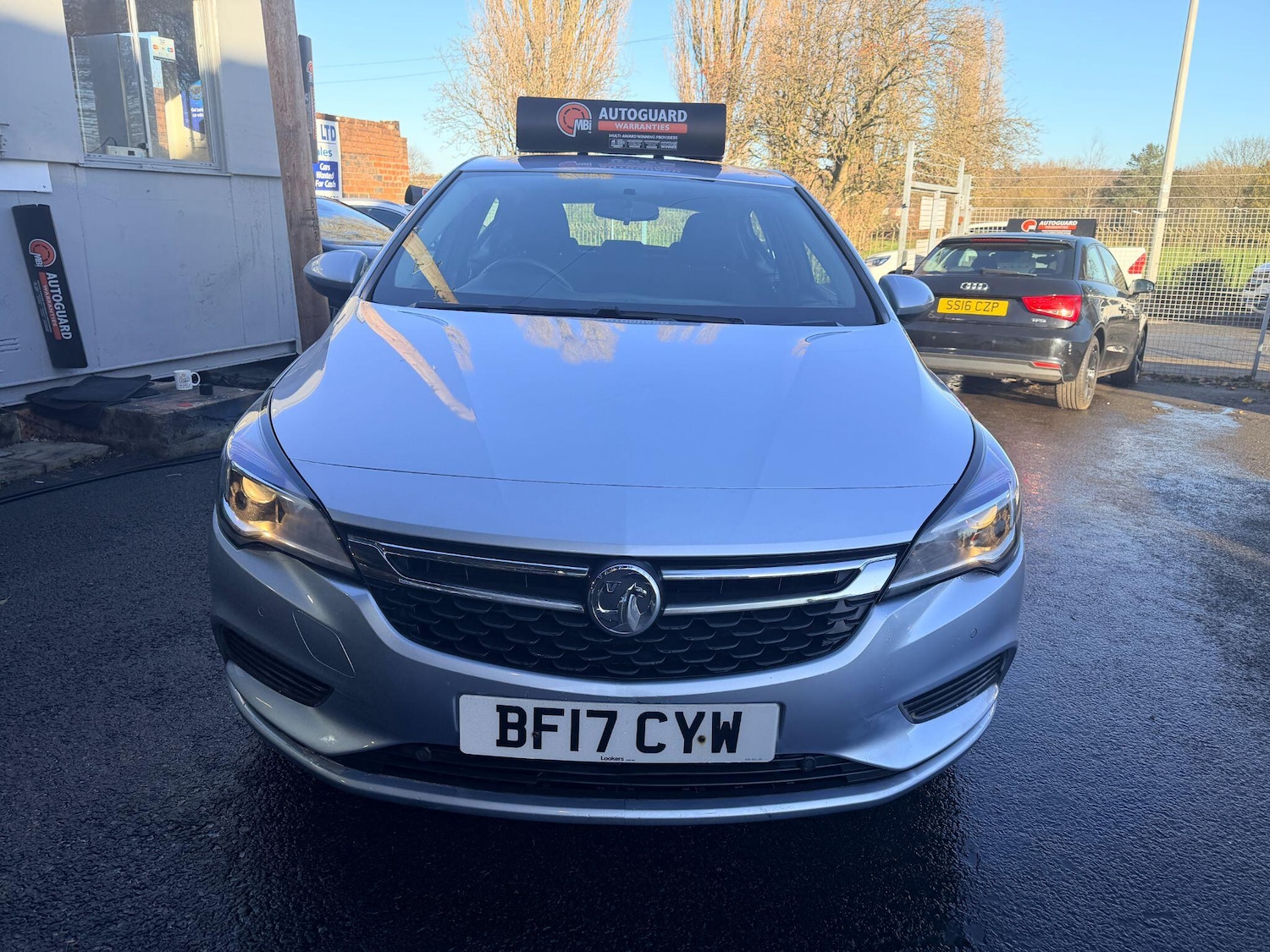 Used Vauxhall Astra 2017 for sale - 76997305: Photo 2