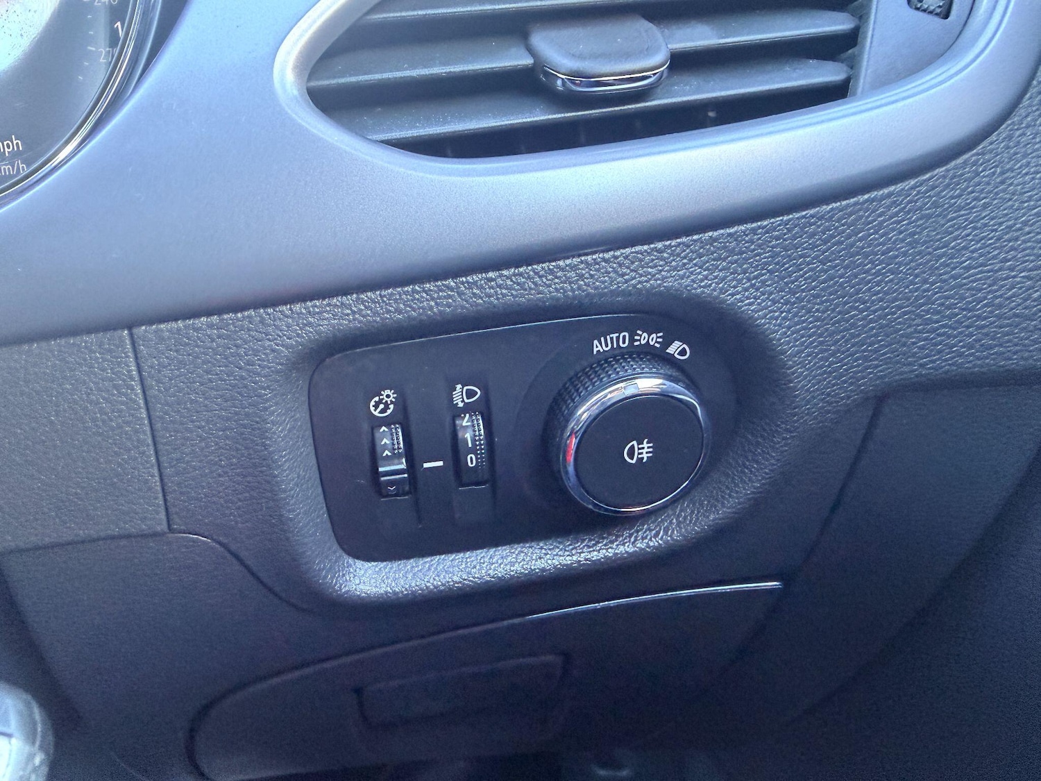 Used Vauxhall Astra 2017 for sale - 76997305: Photo 24