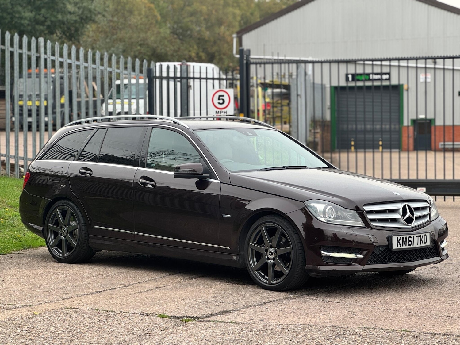 Used Mercedes-Benz C Class 2012 for sale - 76200430: Photo 2