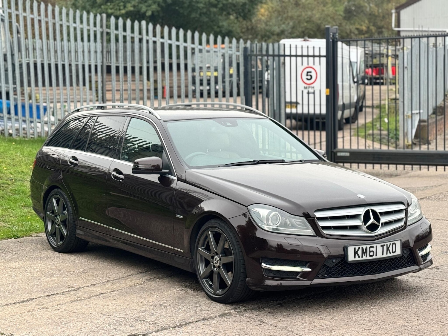Used Mercedes-Benz C Class 2012 for sale - 76200430: Photo 6