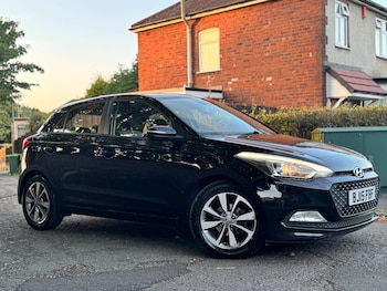 Used Hyundai i20 2015 for sale - 76032041: Photo