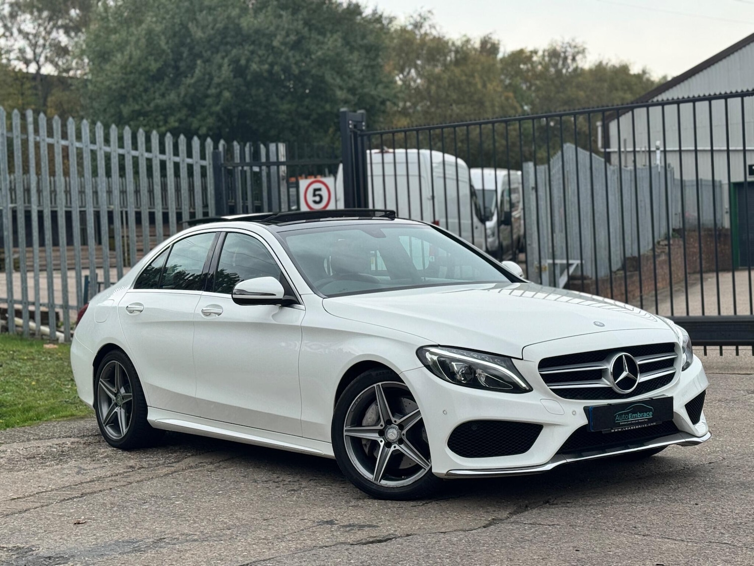 Used Mercedes-Benz C Class 2015 for sale - 76315247: Photo 1