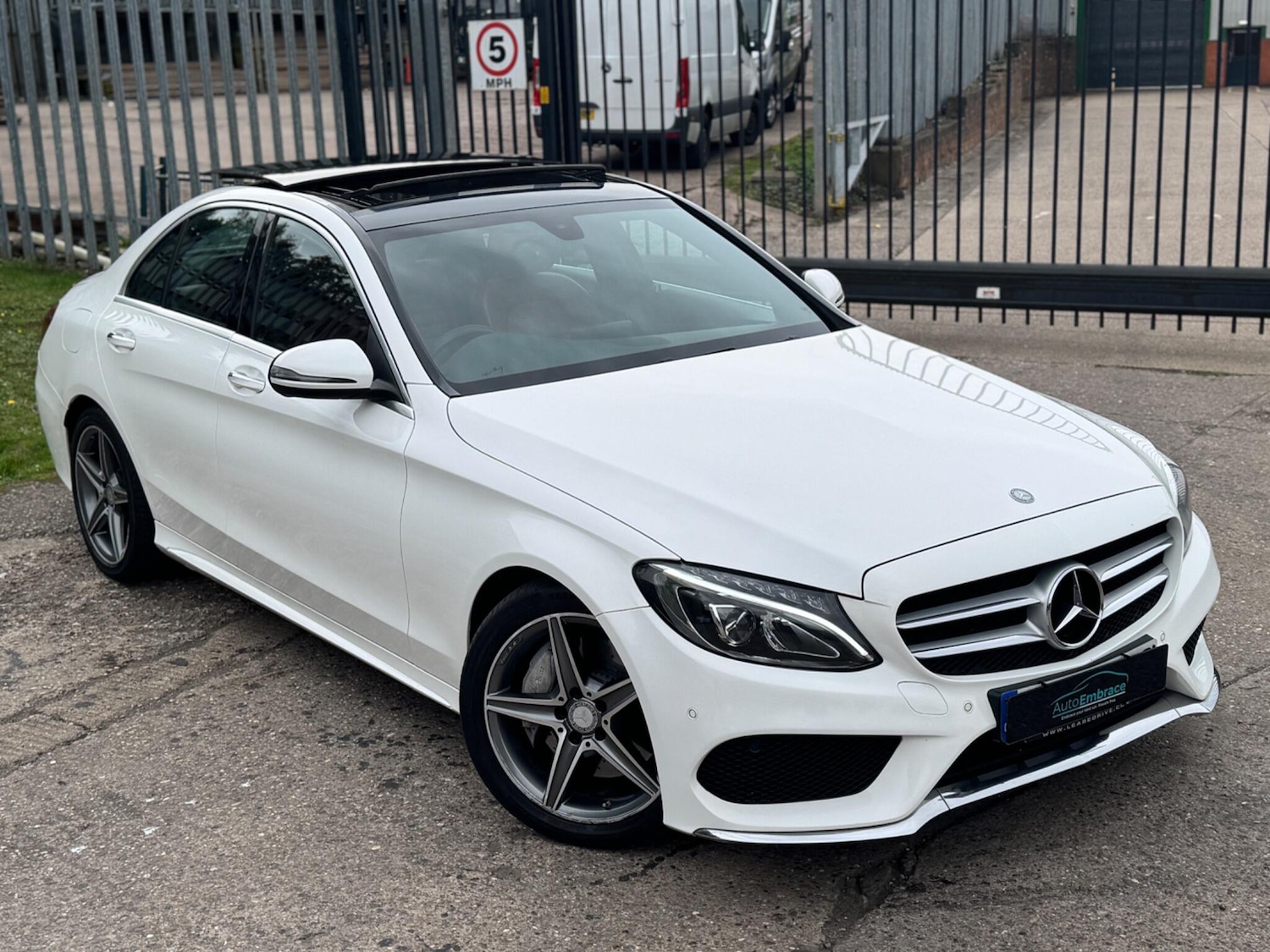 Used Mercedes-Benz C Class 2015 for sale - 76315247: Photo 2