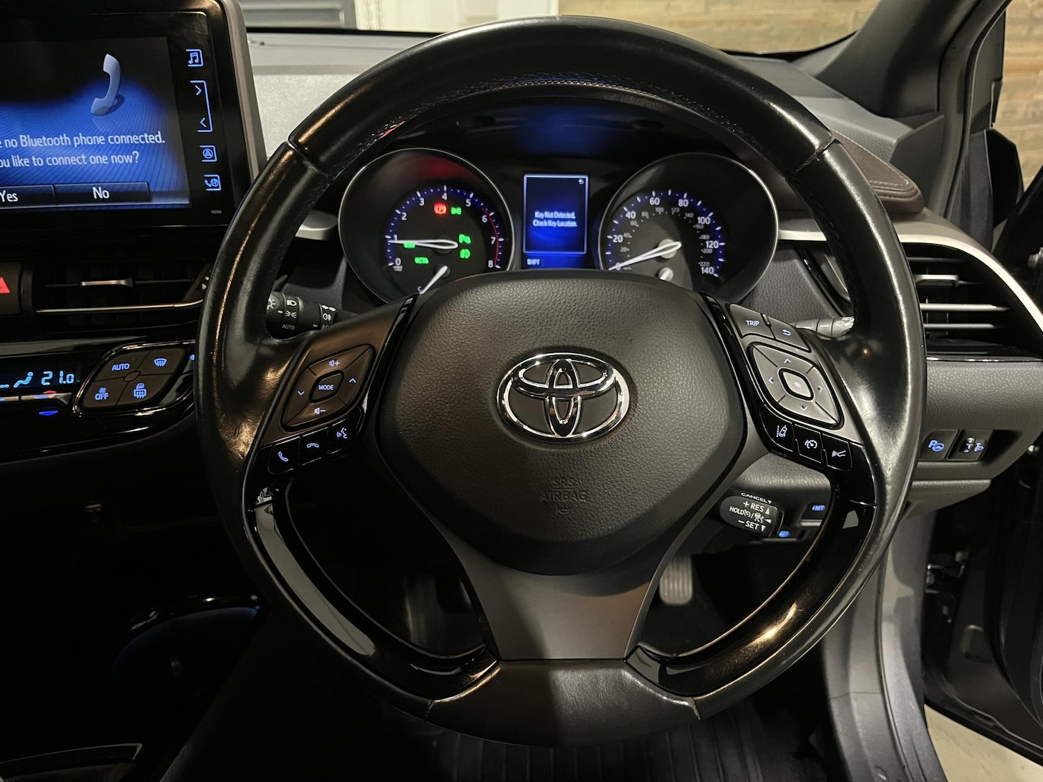 Used Toyota C-HR 2017 for sale - 76662885: Photo 15