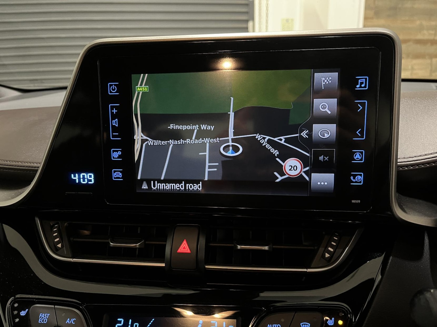 Used Toyota C-HR 2017 for sale - 76662885: Photo 18