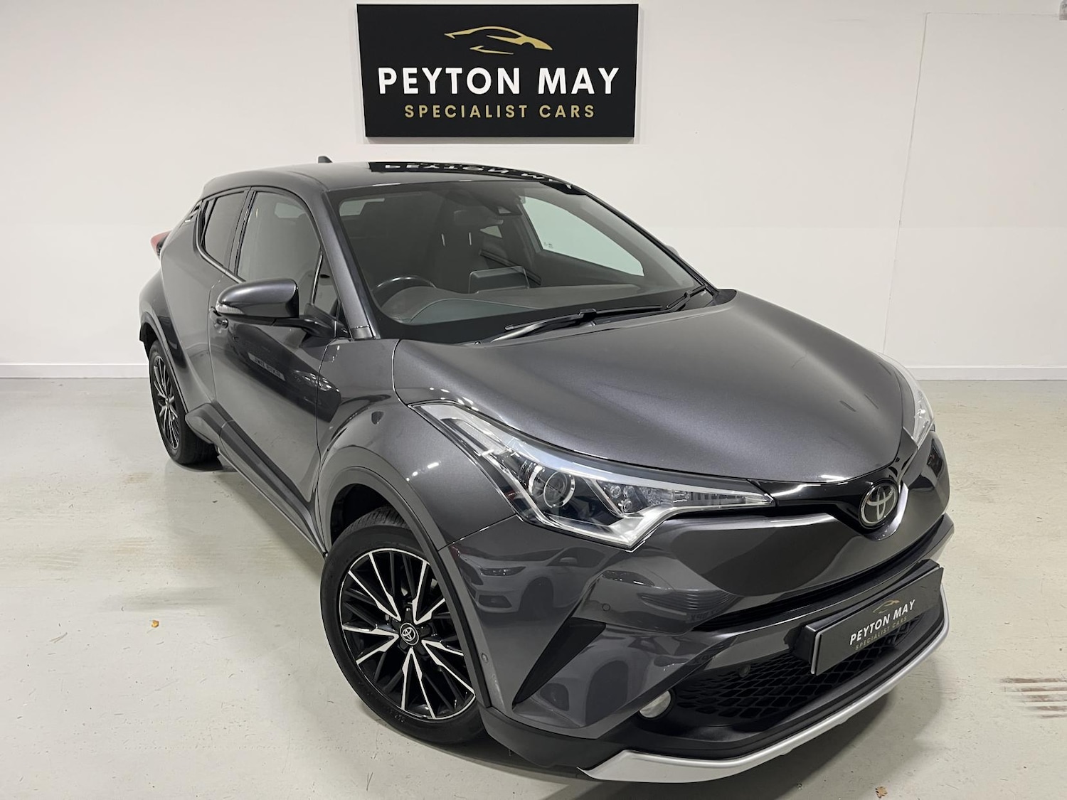 Used Toyota C-HR 2017 for sale - 76662885: Photo 2