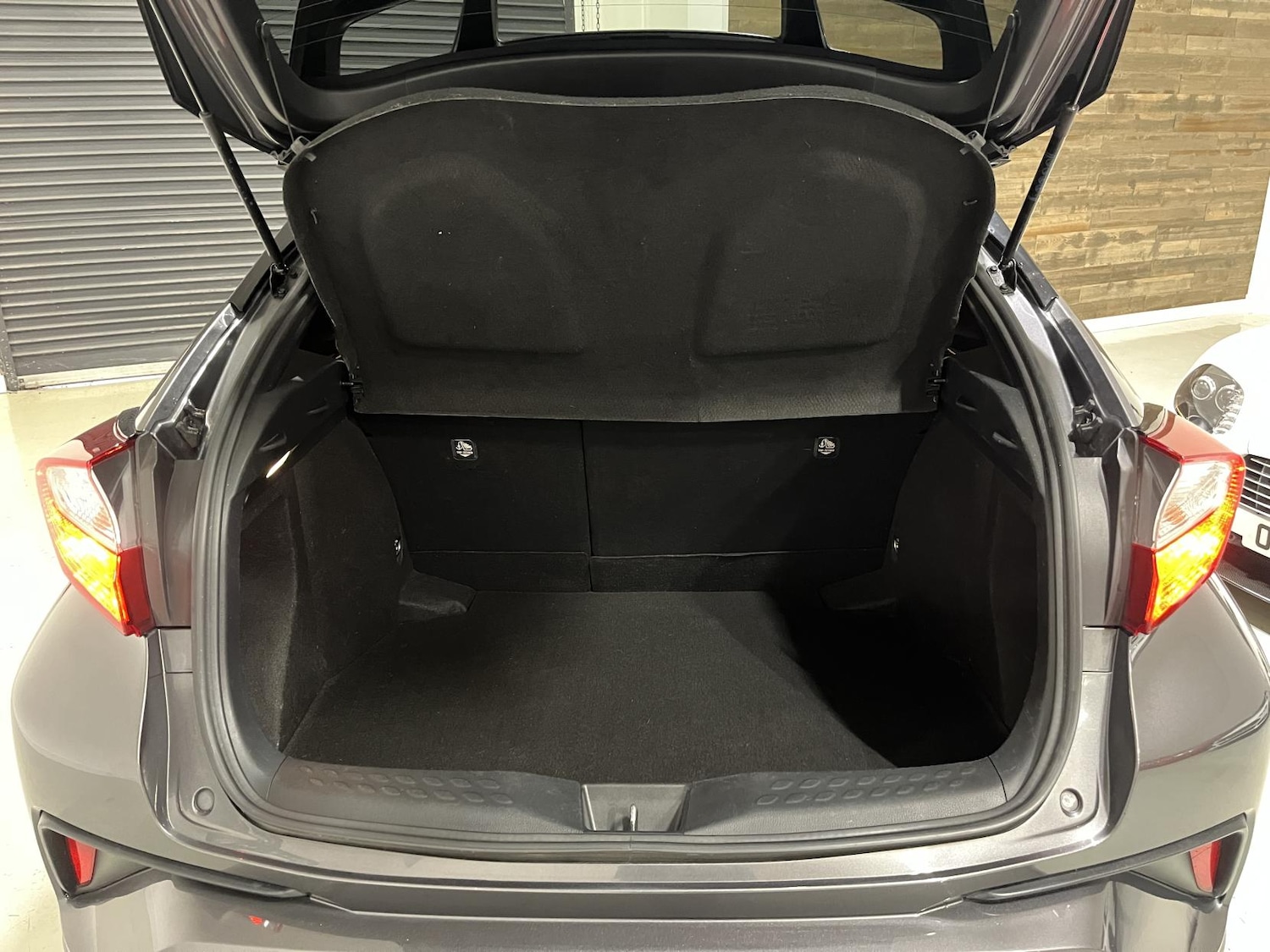 Used Toyota C-HR 2017 for sale - 76662885: Photo 23