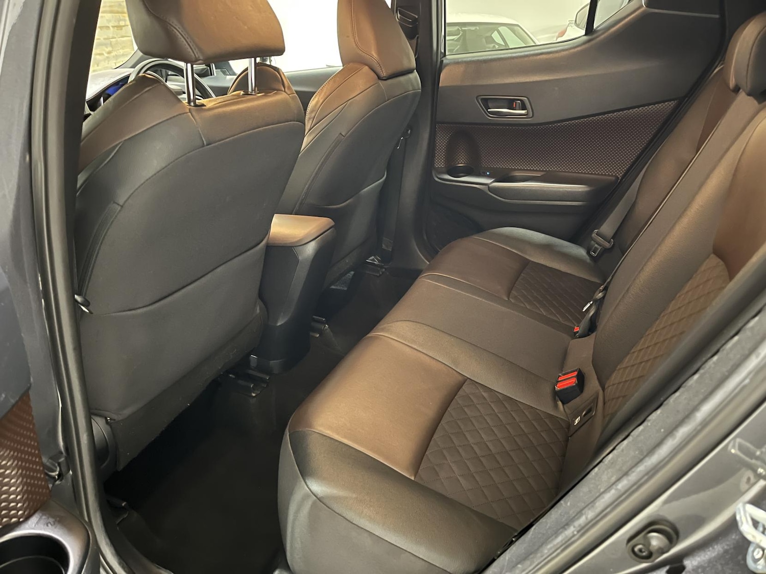 Used Toyota C-HR 2017 for sale - 76662885: Photo 24