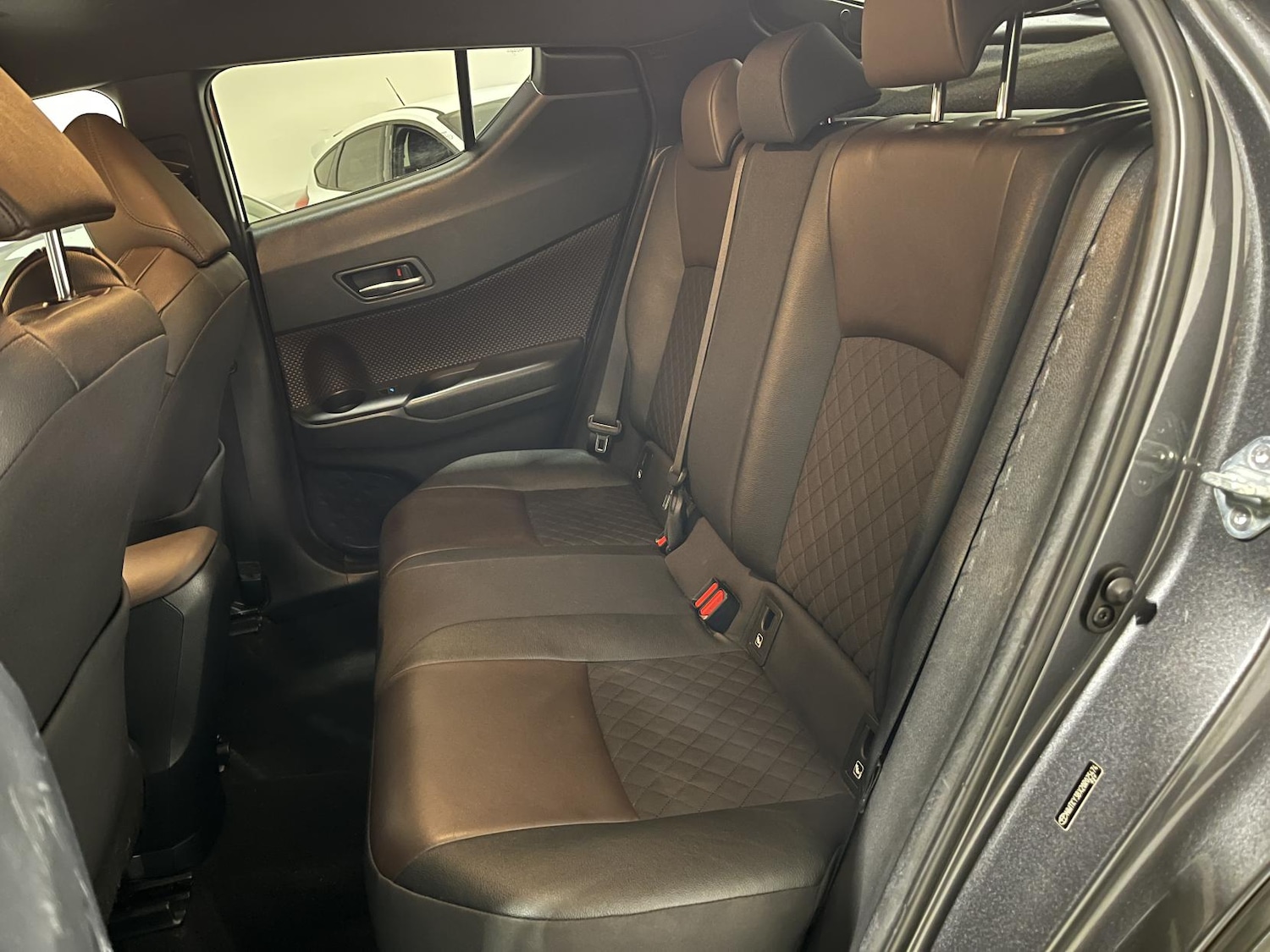 Used Toyota C-HR 2017 for sale - 76662885: Photo 25