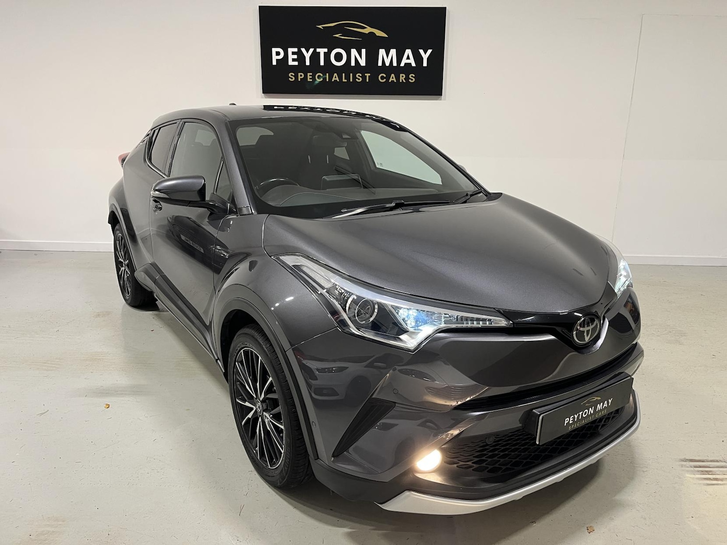 Used Toyota C-HR 2017 for sale - 76662885: Photo 3