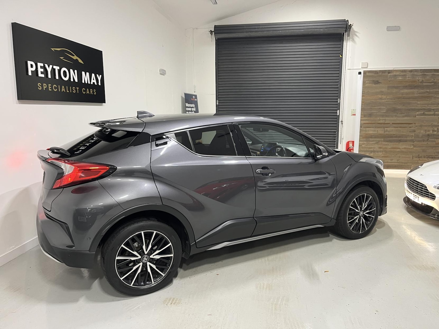 Used Toyota C-HR 2017 for sale - 76662885: Photo 5