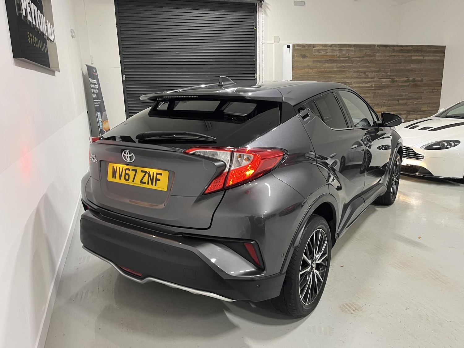 Used Toyota C-HR 2017 for sale - 76662885: Photo 6