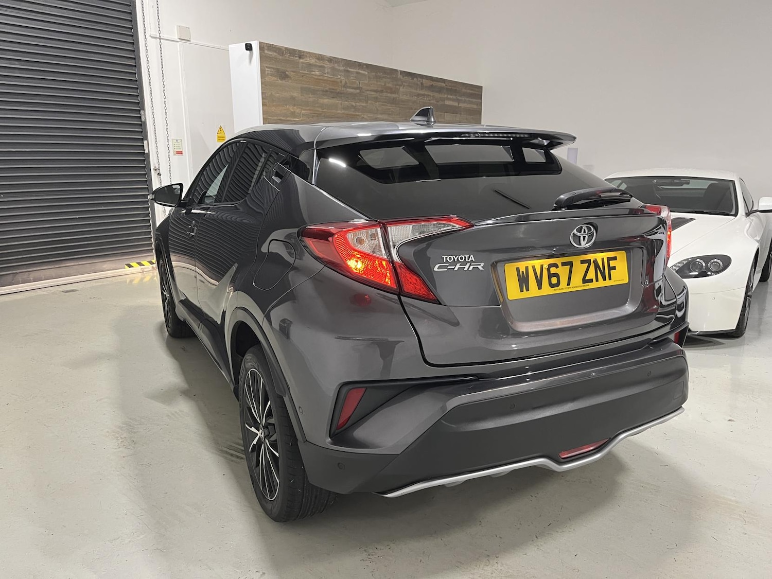 Used Toyota C-HR 2017 for sale - 76662885: Photo 8