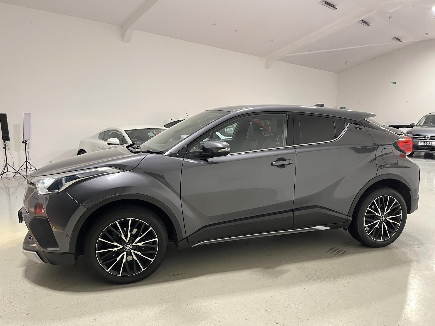 Used Toyota C-HR 2017 for sale - 76662885: Photo 9