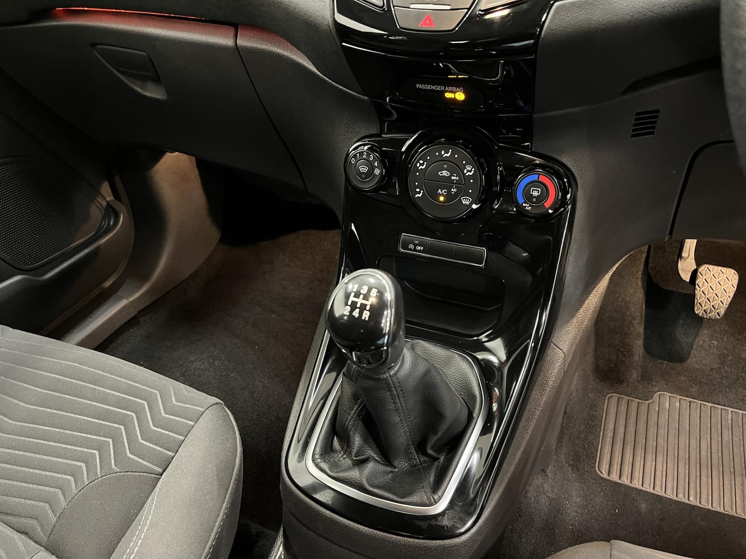 Used Ford Fiesta 2015 for sale - 76643884: Photo 25