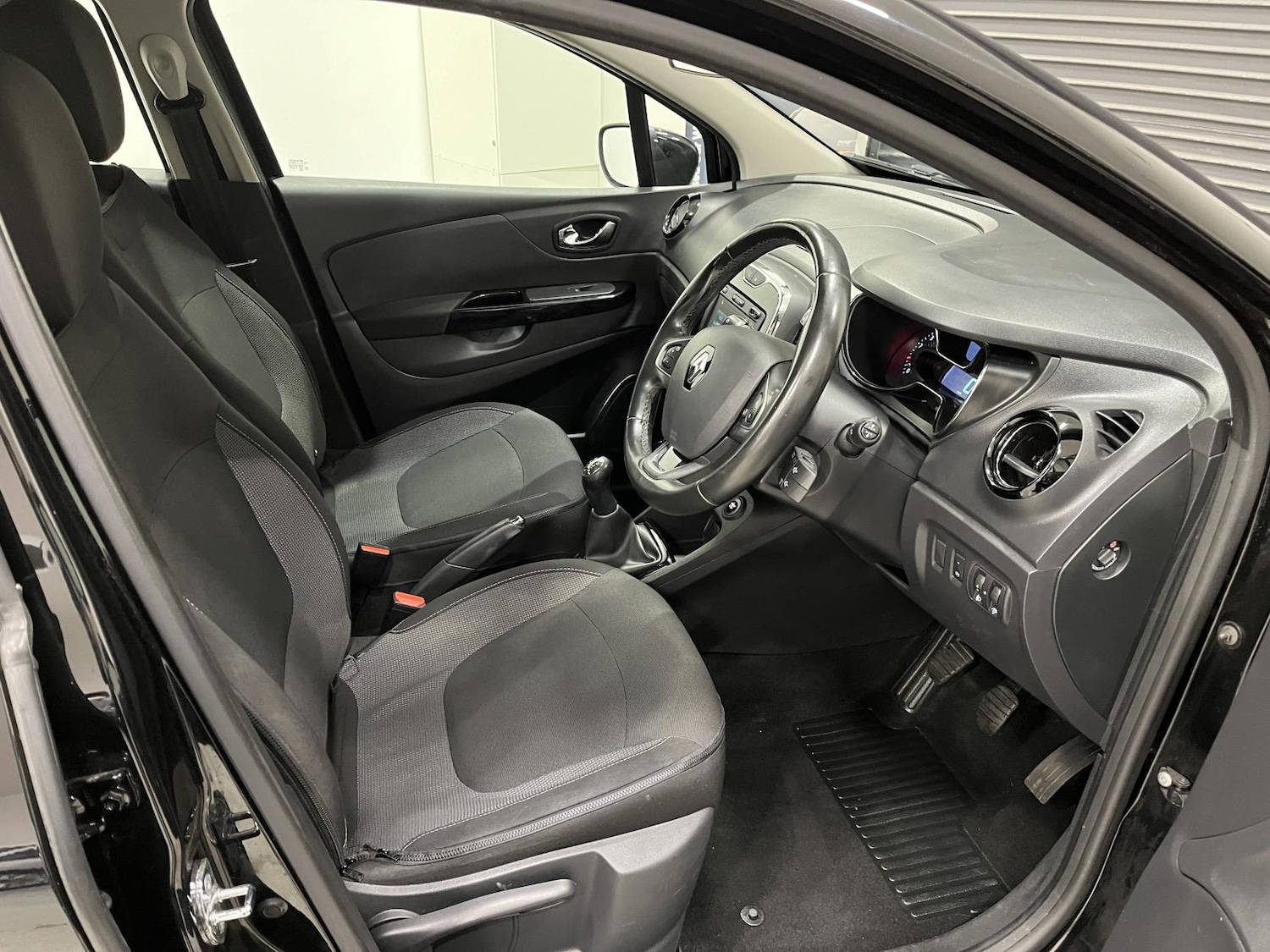 Used Renault Captur 2017 for sale - 76662893: Photo 17