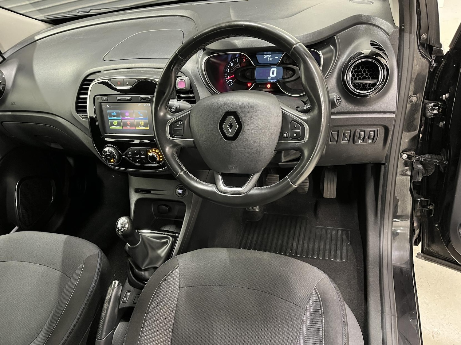 Used Renault Captur 2017 for sale - 76662893: Photo 18