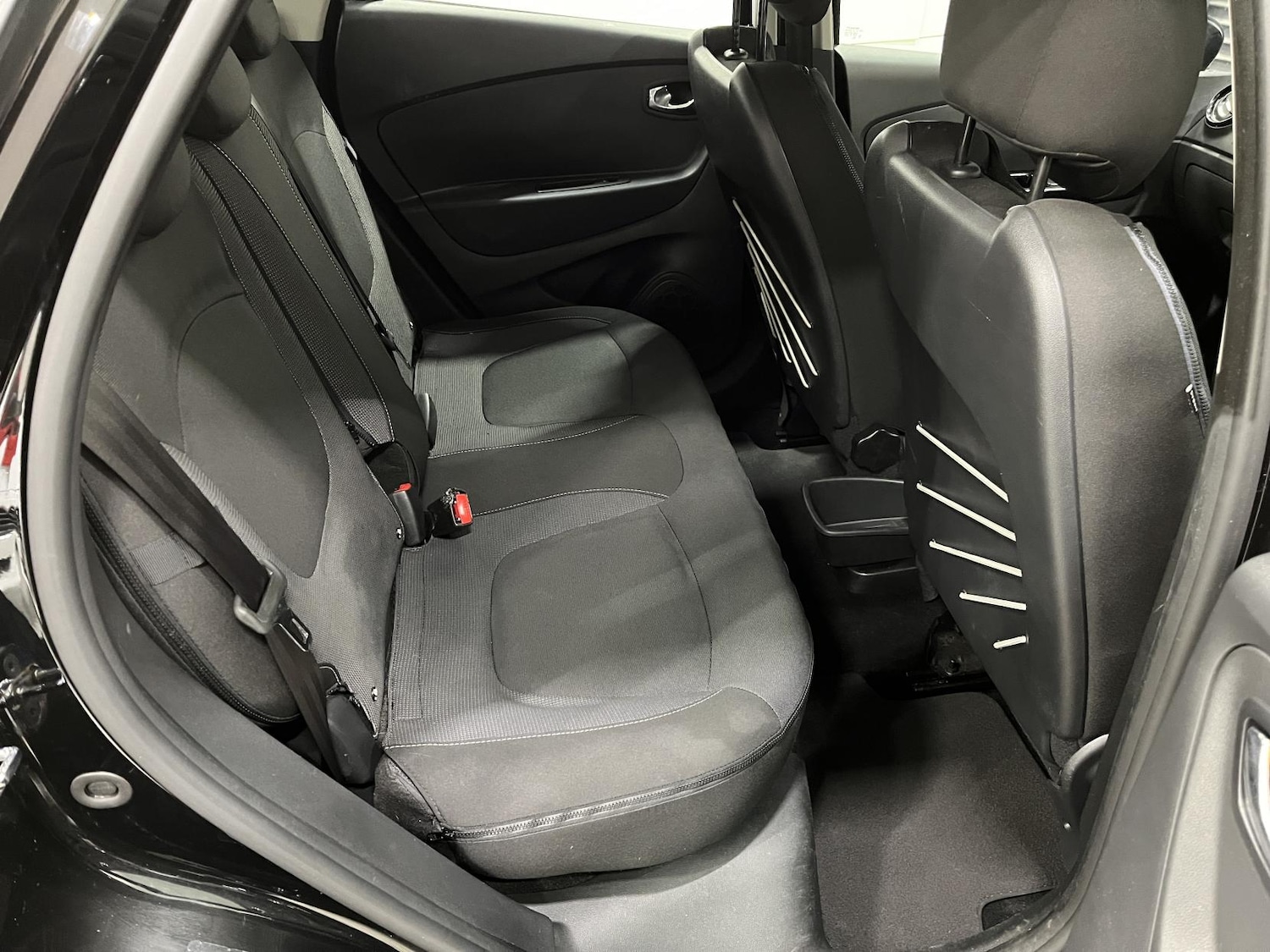 Used Renault Captur 2017 for sale - 76662893: Photo 28