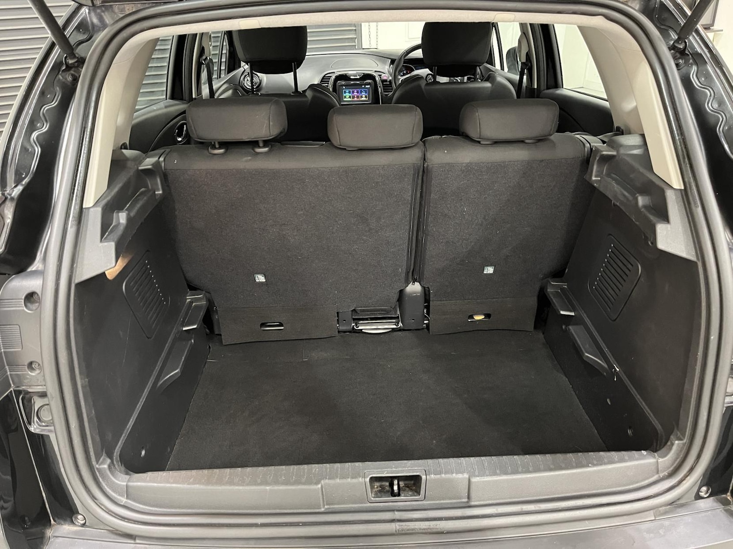 Used Renault Captur 2017 for sale - 76662893: Photo 29