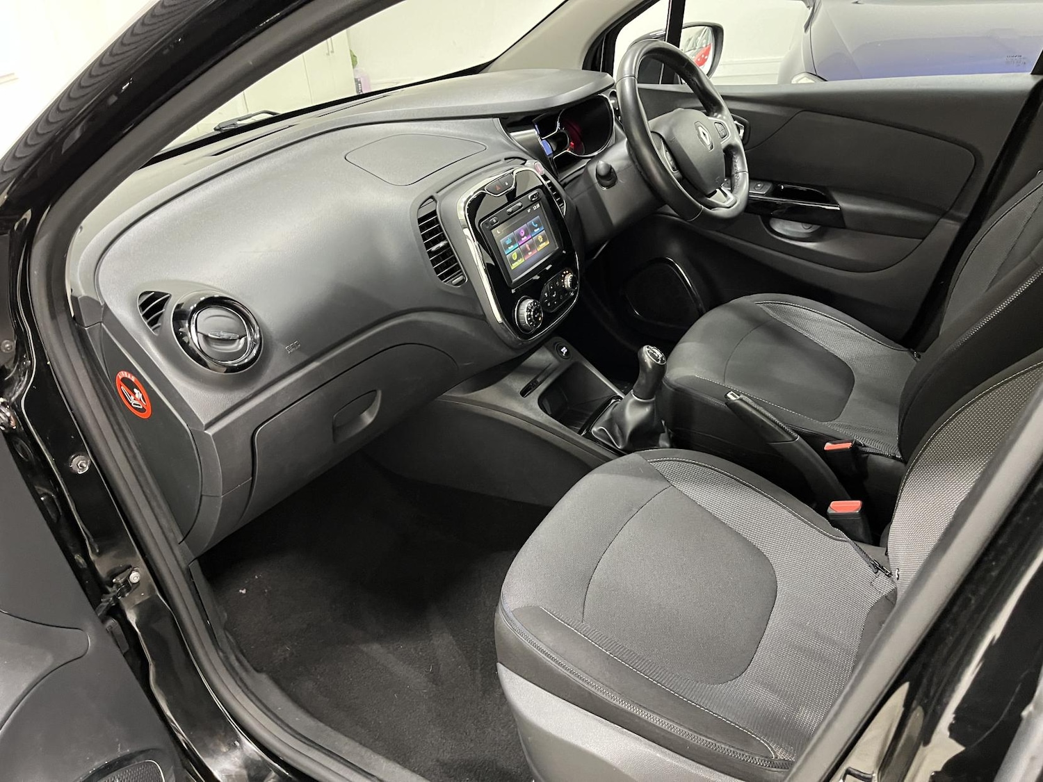 Used Renault Captur 2017 for sale - 76662893: Photo 32