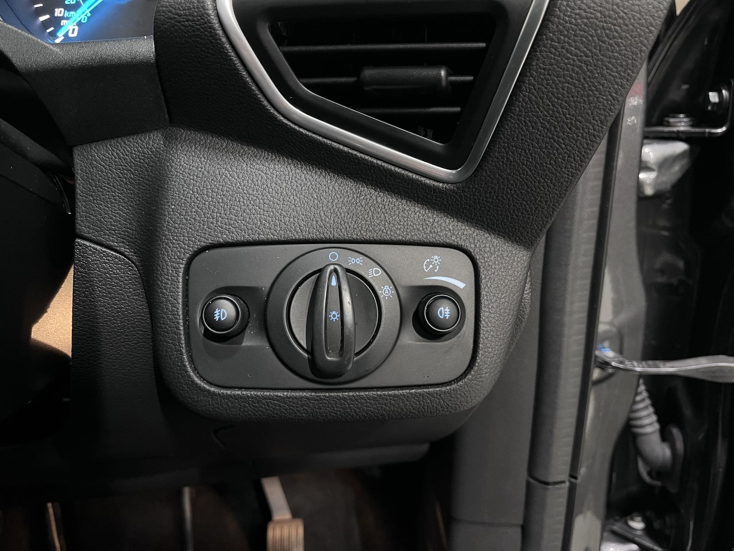 Used Ford Kuga 2015 for sale - 76908404: Photo 24