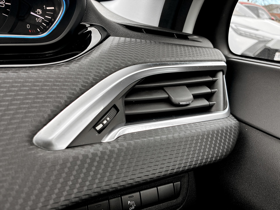 Used Peugeot 2008 2018 for sale - 77997894: Photo 37