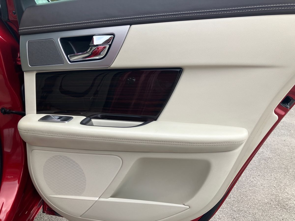 Used Jaguar XF 2015 for sale - 76158344: Photo 24
