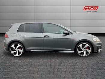 Used Volkswagen Golf 2017 for sale - 77180303: Photo