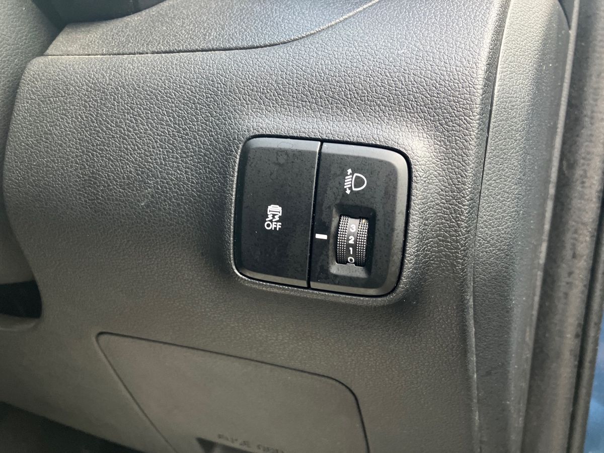 Used Hyundai i10 2024 for sale - 76310975: Photo 31