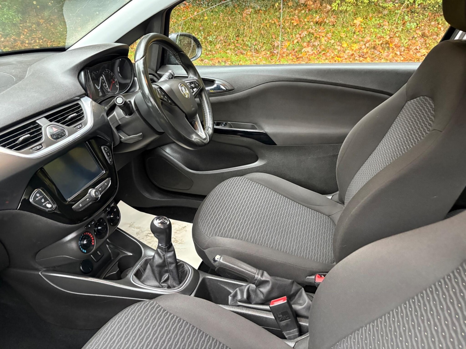 Used Vauxhall Corsa 2016 for sale - 76657782: Photo 2