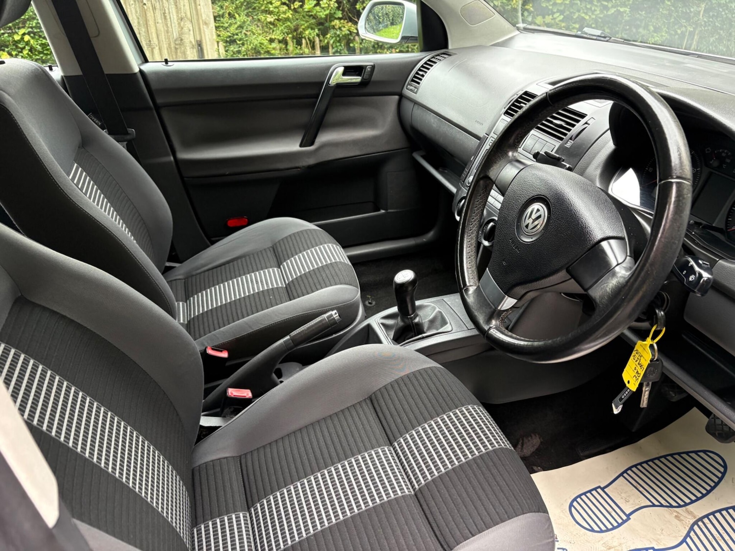 Used Volkswagen Polo 2009 for sale - 76284261: Photo 2