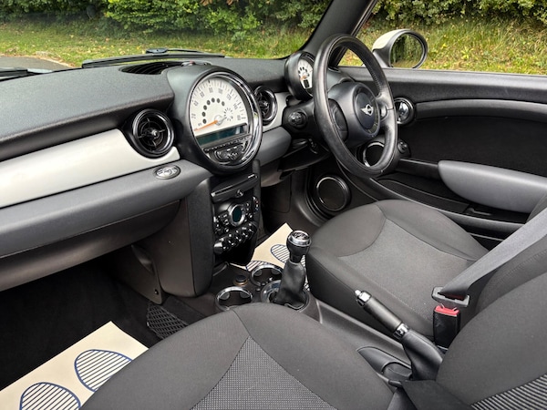 Used MINI Convertible 2012 for sale - 76151320: Photo 2