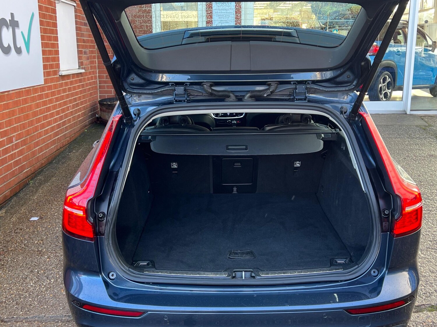 Used Volvo V60 2018 for sale - 77413315: Photo 13