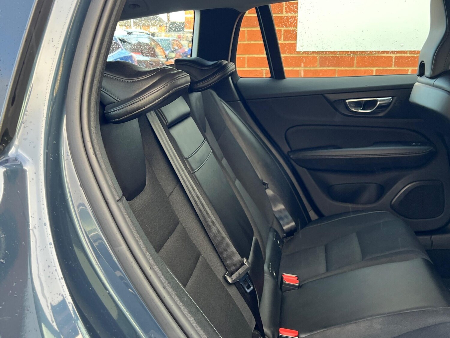 Used Volvo V60 2018 for sale - 77413315: Photo 43