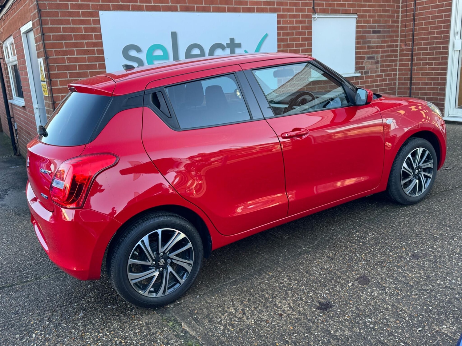 Used Suzuki Swift 2023 for sale - 77574875: Photo 3